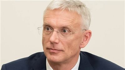 رئيس وزراء لاتفيا يرحب بالحزمة الأخيرة من العقوبات على موسكو