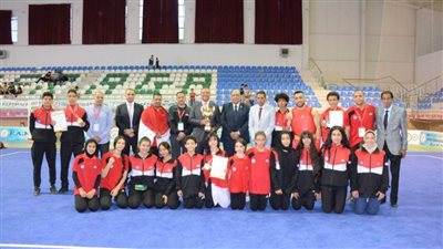 الكونغ فو يمنح السفير المصري في الجزائر درع الاتحاد خلال بطولتي الكأس والشباب الإفريقية