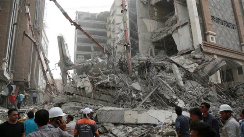 انهيار مبنى في غرب