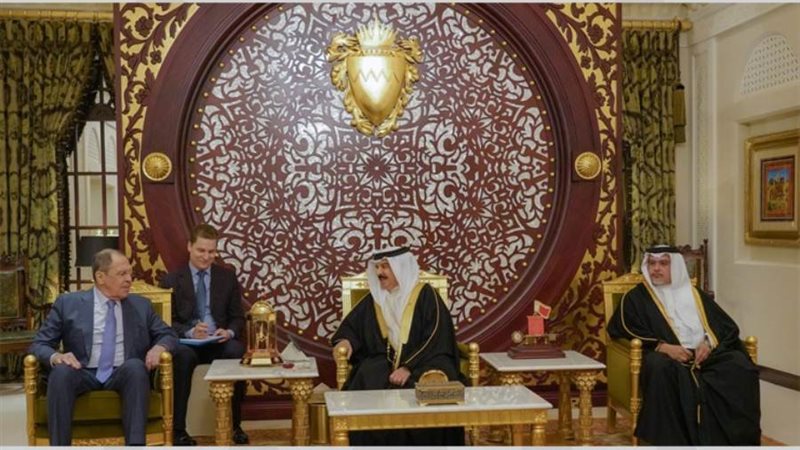 ملك البحرين يستقبل