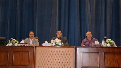 اجتماع لمناقشة موقف توريد الأقماح للشون والصوامع بالبحيرة