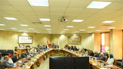 مجلس جامعة أسيوط يُعلن قراراته بشأن سياسة تشغيل مستشفى 2020  الجامعى الجديد لعلاج الأورام
