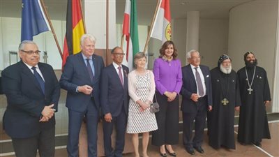 وزيرة الهجرة تكرم 