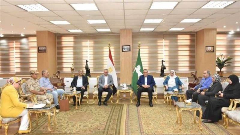 محافظ الشرقية خلال