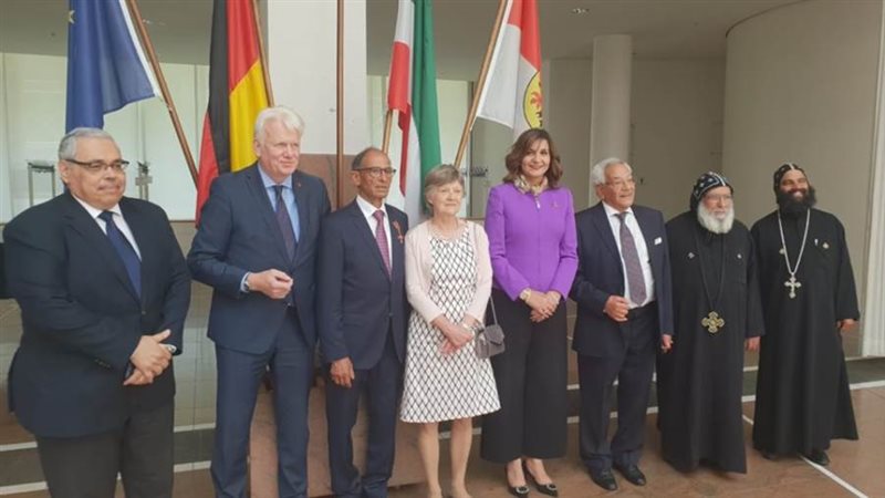 وزيرة الهجرة تكرم