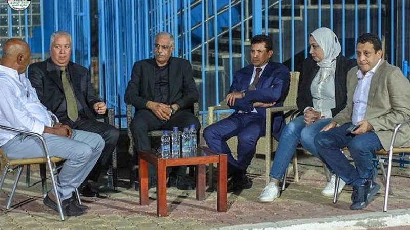 وزير الرياضة مع أعضاء