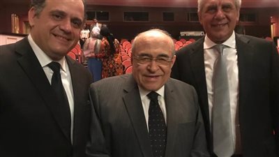 الموسيقار راجح داوود يهدي مؤلفاته للدكتور مصطفى الفقي في الأوبرا