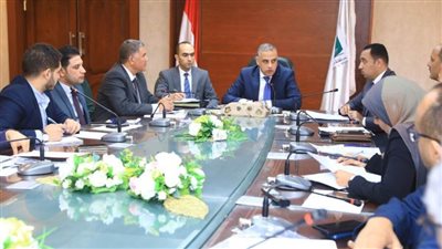 محافظ سوهاج يترأس اجتماع اللجنة الدائمة لمتابعة المشروعات المنفذة 