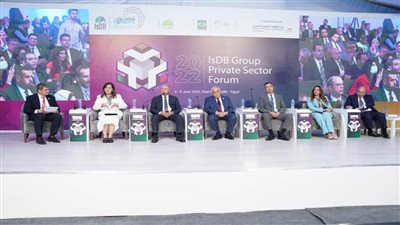  وزير النقل يستعرض جهود الوزارة  لمواجهة التغيرات المناخية  بهدف الحد من انبعاثات الغازات الدفيئة