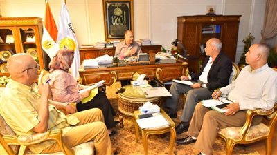 محافظ أسيوط يناقش الموقف التنفيذي لمشروعات قطاع الصحة بالمبادرة الرئاسية 