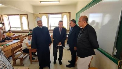 محافظ شمال سيناء يتفقد امتحانات الثانوية الأزهرية