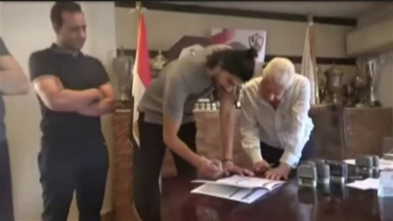 انس أسامة يجدد تعاقده