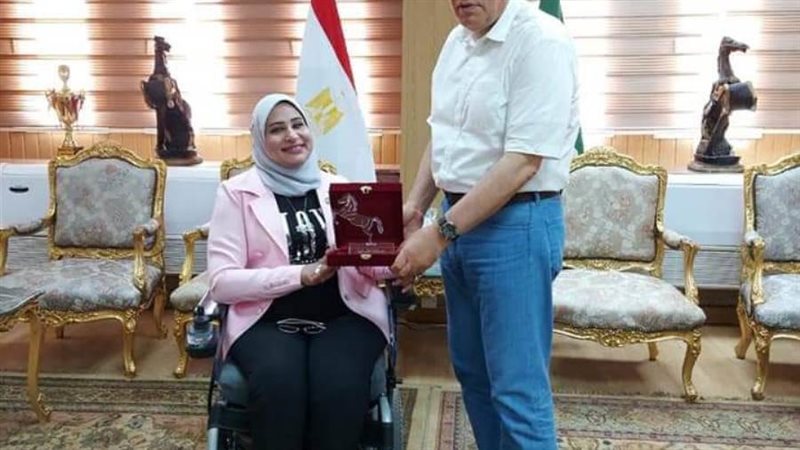 محافظ الشرقية خلال