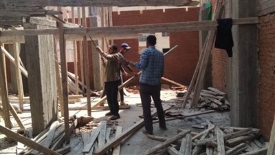 تنفيذ ٣ قرارات إيقاف أعمال بناء في حملة بالبحيرة