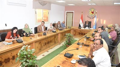 مجلس إدارة مركز تعليم الكبار بجامعة سوهاج يناقش خطة العمل المستقبلية