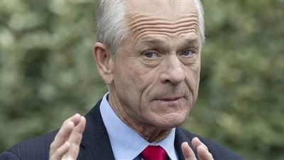 على طريقة الزعيم الليبي.. مساعد ترامب أثناء محاكمته: 