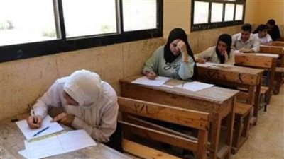 التعليم: رصد 10 حالات غش وحيازة محمول في امتحانات الدبلومات الفنية اليوم