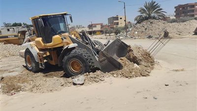 إزالة أساسات مبني بدون ترخيص بالعريش