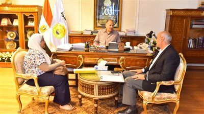 محافظ أسيوط يناقش آخر مستجدات ملف التصالح على مخالفات البناء بمراكز المحافظة