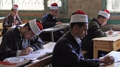 طلاب الشهادة الثانوية الأزهرية بسوهاج يؤدون امتحان الفقه والحديث بنسبة حضور97%