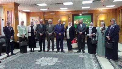 محافظ المنيا يستقبل نقيبي المعلمين والزراعيين