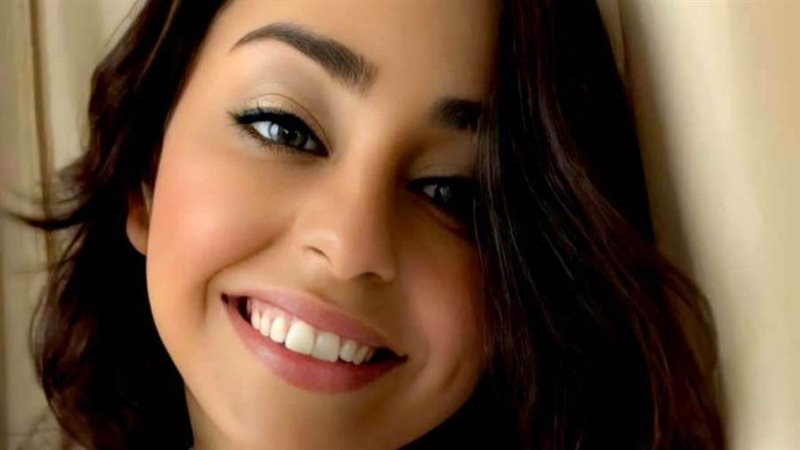 الفنانة عفراء الظاهري