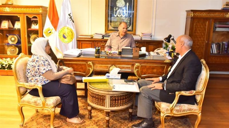 محافظ أسيوط يناقش