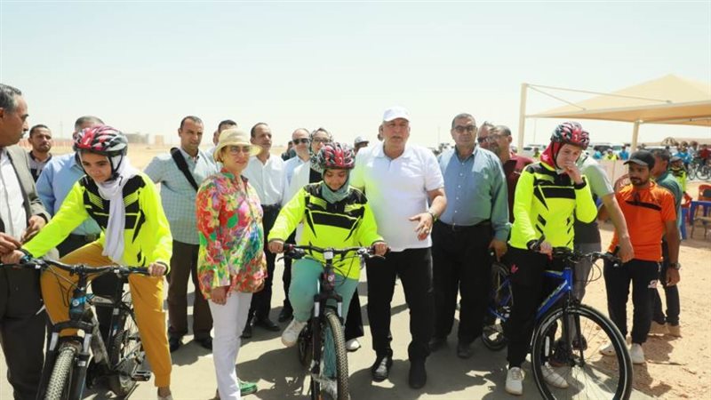 وزيرة البيئة ومحافظ