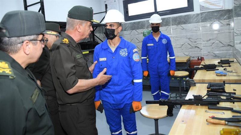 وزير الدفاع يتفقد