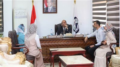 رئيس جامعة العريش يجتمع برواد لجنة شباب الباحثين