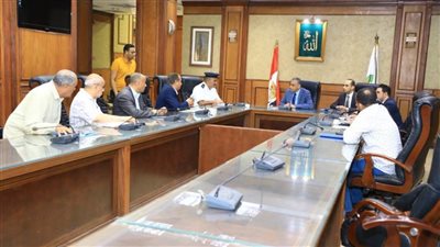 محافظ سوهاج يعقد إجتماعًا لمتابعة ملف إزالة التعديات على أملاك الدولة والأراضي الزراعية