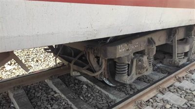 استمرار إصلاح خط سكة حديد شربين طنطا بعد خروج قطار عن القضبان 