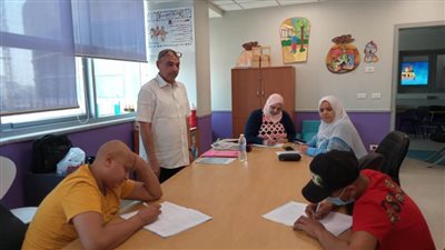 أطفال يؤدون امتحان الشهادة الثانوية الأزهرية بمستشفى السرطان