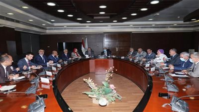 الوزير يستقبل السفير الإيطالي بالقاهرة للتعاون في قطاع السكك الحديدية وخط النقل البحري 