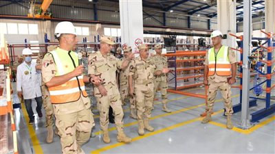 وزير الدفاع يشهد تنفيذ مشروع مراكز القيادة الاستراتيجي التعبوي للهيئة الهندسية (شرف -3)