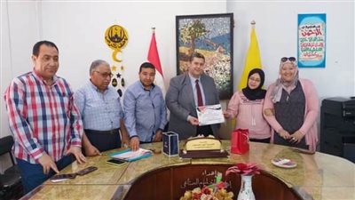 رضوان يكرم المعلمين الفائزين في مسابقة معلم مصر على مستوى المحافظة