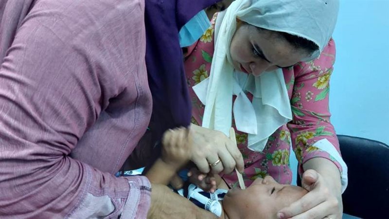 كشف طبى على الأطفال