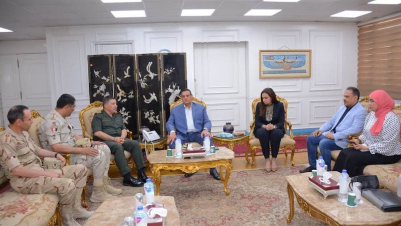 محافظ البحيرة يستقبل
