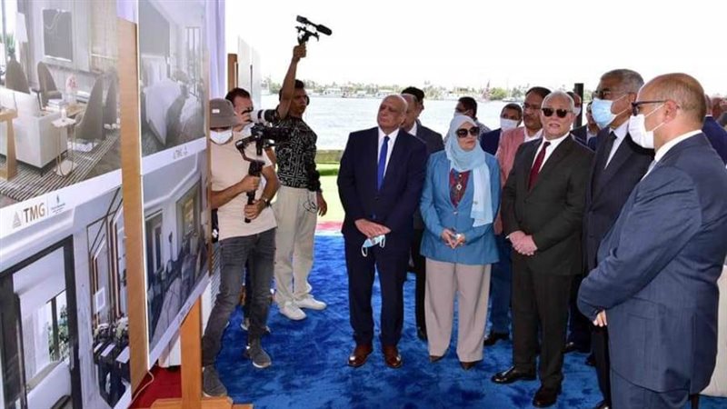 لحظة استعراض المحافظ