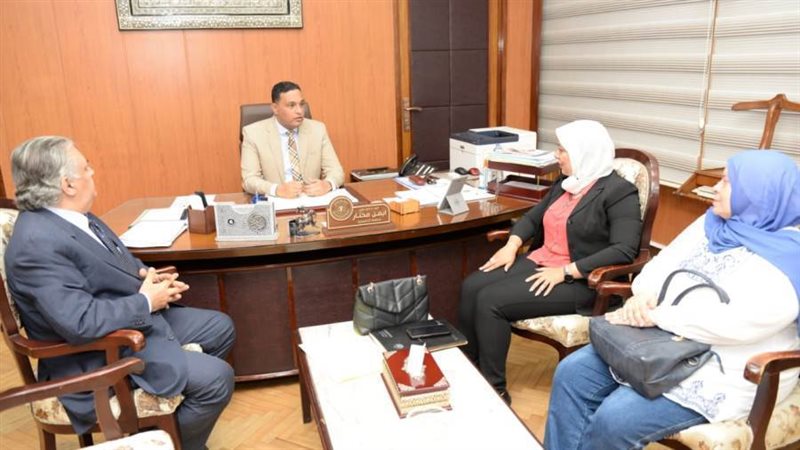 لقاء المحافظ ومسؤولي