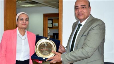 فكري يهنئ ممدوح بشندي مدير عام الإعلام السابق بالضرائب لبلوغه سن المعاش 