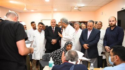 محافظ قنا: قافلة جامعة الأزهر نجحت في توقيع الكشف على 7821 مواطنًا من أبناء المحافظة