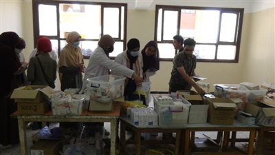 جامعة المنيا تنظم قافلة طبية لقرية الخليل إبراهيم وتُوقع الكشف على 422 مواطنًا
