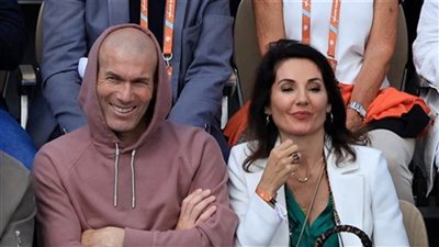 ماكرون يأمل بعودة زين الدين زيدان إلى الدوري الفرنسي 