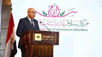 عكاشة: التيارات المتطرفة نفذت إلى الفضاء الإلكتروني باحتراف يستلزم تحركًا سريعًا