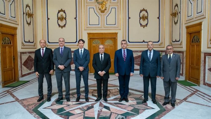 خلال الاجتماع