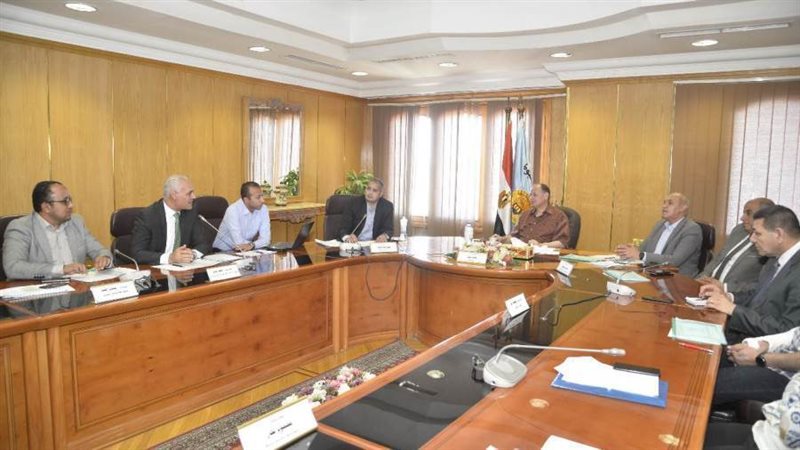 محافظ أسيوط يلتقي