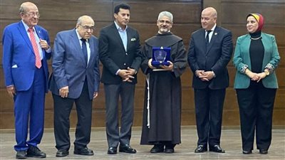 تكريم الأب بطرس دانيال في إنطلاق مبادرة 