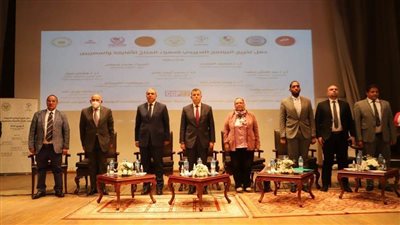 حفل تخريج سفراء المناخ الأفارقة والمصريين بجامعة عين شمس