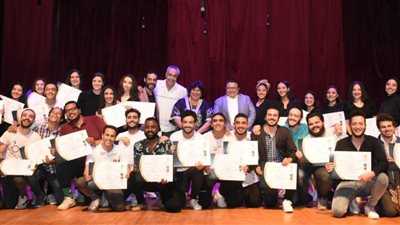 وزيرة الثقافة تسلم شهادات تخرج الدفعة الأولى لورشة «ابدأ حلمك» بالإسكندرية